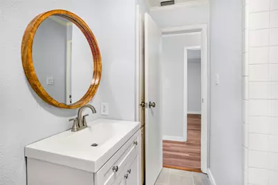 907 W Bridge, Granbury, TX 76048 - Photo 10