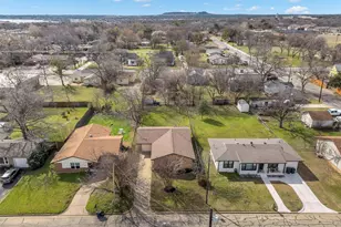 907 W Bridge, Granbury, TX 76048 - Photo 18