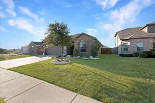 180 Kennedy Dr, Venus, TX 76084 - Photo 2