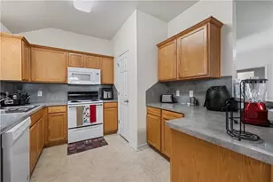 860 N Lacy Dr, Lacy Lakeview, TX 76705 - Photo 6