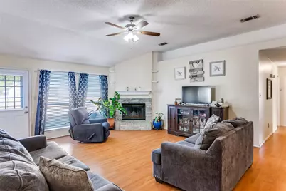 2811 Monthaven Drive, Arlington, TX 76001 - Photo 4