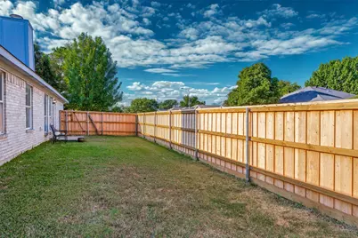 2811 Monthaven Drive, Arlington, TX 76001 - Photo 20