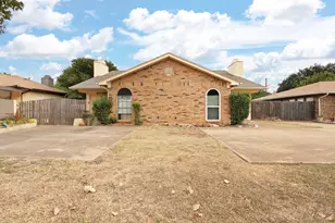 5123 Trail Dust Ln, Arlington, TX 76017 - Photo 2