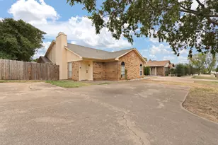 5123 Trail Dust Ln, Arlington, TX 76017 - Photo 4
