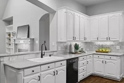 3215 Ricci Lane, Irving, TX 75062 - Photo 10