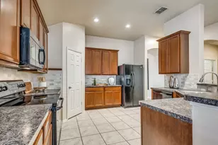 15516 Gatehouse Dr, Fort Worth, TX 76262 - Photo 10