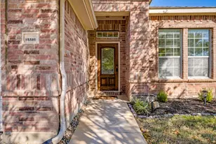 15516 Gatehouse Dr, Fort Worth, TX 76262 - Photo 2