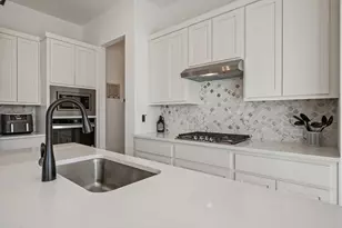 6201 Queen's Path, North Richland Hills, TX 76180 - Photo 14