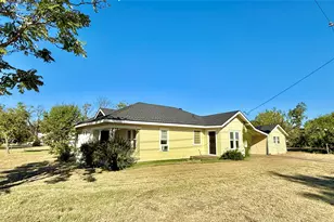 1123 3rd St, Graham, TX 76450 - Photo 4