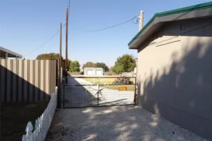 814 Preston Rd, Red Oak, TX 75154 - Photo 2