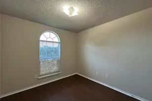 7917 Rattlers Ct, Arlington, TX 76002 - Photo 8