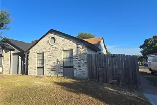 7001 Sorcey Rd, Dallas, TX 75249 - Photo 8