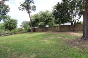 818 E Clinton, Athens, TX 75751 - Photo 24