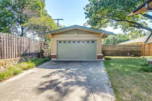 2135 Pembroke Dr, Fort Worth, TX 76110 - Photo 34