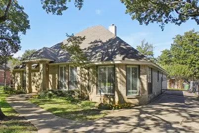 2209 Sand Creek Court, Arlington, TX 76006 - Photo 2