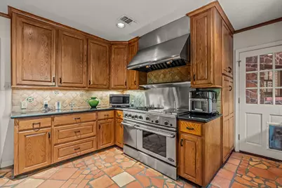 425 Crestwood Drive, Fort Worth, TX 76107 - Photo 16