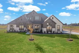 137 Lila Lk Dr, Waxahachie, TX 75165 - Photo 2