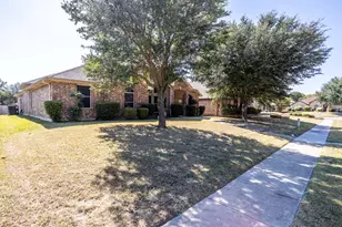 928 Trinity Dr, Lancaster, TX 75146 - Photo 1