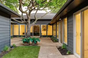 9415 Hill View Dr, Dallas, TX 75231 - Photo 32