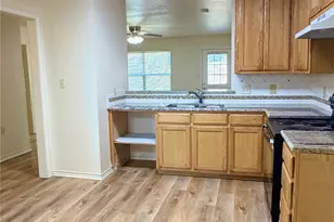 3201 Royal Crest Dr, Fort Worth, TX 76140 - Photo 6