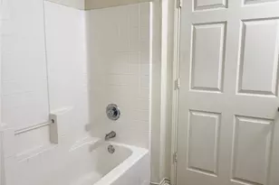 3201 Royal Crest Dr, Fort Worth, TX 76140 - Photo 14