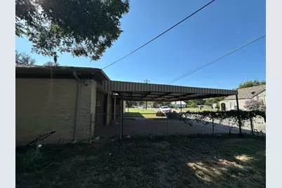 932 W Live Oak Street, Jacksboro, TX 76458 - Photo 6