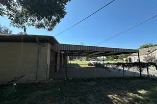 932 W Live Oak St, Jacksboro, TX 76458 - Photo 6