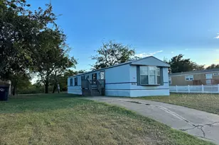 1609 River Bend Rd, Cleburne, TX 76033 - Photo 2