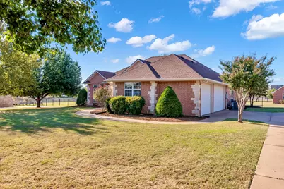 2101 W Emerald Bend Court, Granbury, TX 76049 - Photo 4