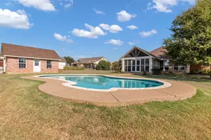 2101 W Emerald Bend Ct, Granbury, TX 76049 - Photo 34