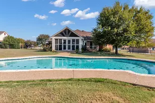 2101 W Emerald Bend Ct, Granbury, TX 76049 - Photo 34