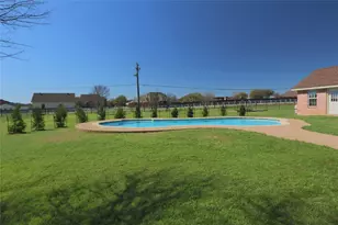 2101 W Emerald Bend Ct, Granbury, TX 76049 - Photo 32