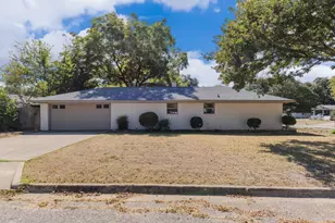 3002 Tanglewood Dr, Commerce, TX 75428 - Photo 4