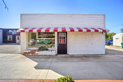 914 Halsell Street, Bridgeport, TX 76426 - Photo 2