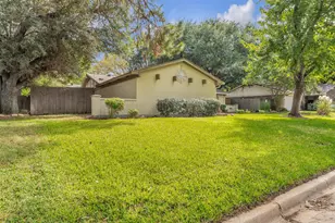 2401 San Diego Dr, Arlington, TX 76015 - Photo 2