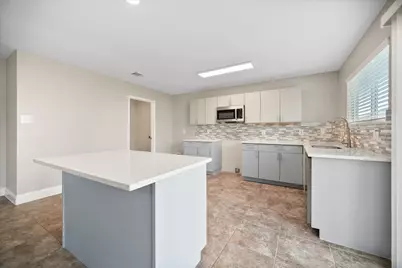 800 Green Heath Avenue, Fort Worth, TX 76120 - Photo 8