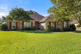 6921 Westover Dr, Granbury, TX 76049 - Photo 2