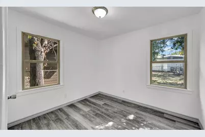 1404 SE 12th Street, Mineral Wells, TX 76067 - Photo 14