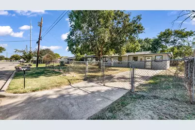 1404 SE 12th Street, Mineral Wells, TX 76067 - Photo 4