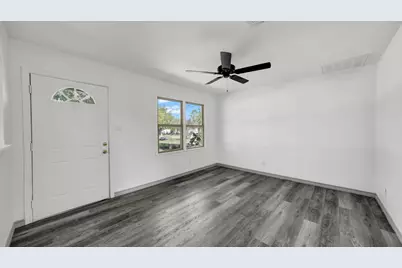 1404 SE 12th Street, Mineral Wells, TX 76067 - Photo 6