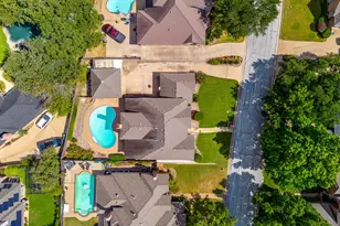 2801 Pomponessett Dr, Arlington, TX 76001 - Photo 2