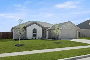 504 Diamond Dr, Azle, TX 76020 - Photo 2
