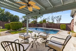 2401 Manchester Dr, Carrollton, TX 75006 - Photo 2