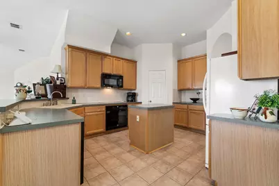 10903 Robincreek Lane, Frisco, TX 75035 - Photo 6