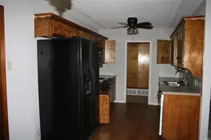 2205 Towne N Dr, Cleburne, TX 76033 - Photo 6