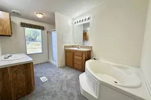 912 Partridge Ct, Granbury, TX 76049 - Photo 12