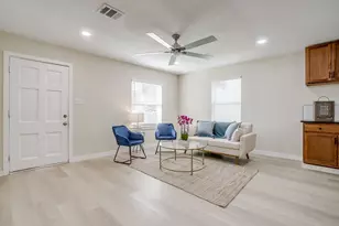 1320 Wayne St, Haltom City, TX 76117 - Photo 8