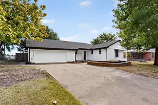 2902 Medina Dr, Garland, TX 75041 - Photo 2