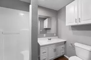 317 E Glendale St, Crowley, TX 76036 - Photo 26