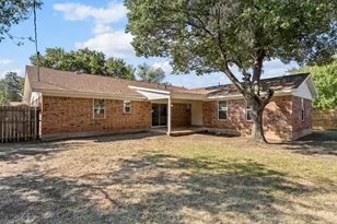 317 E Glendale St, Crowley, TX 76036 - Photo 28